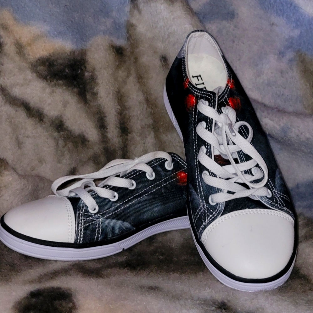 First dance low cut sneaker